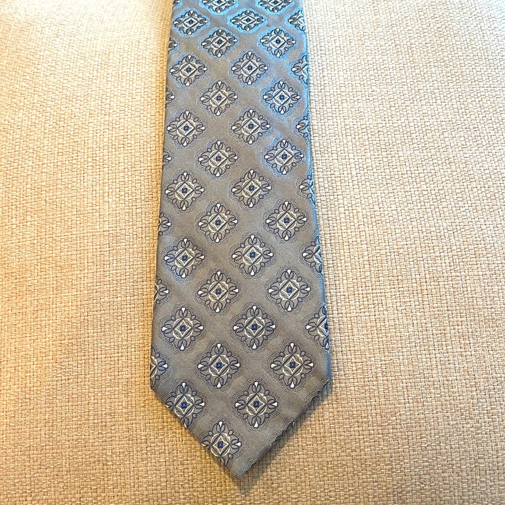 Paul Fredrick Elegant Gray Silk Tie